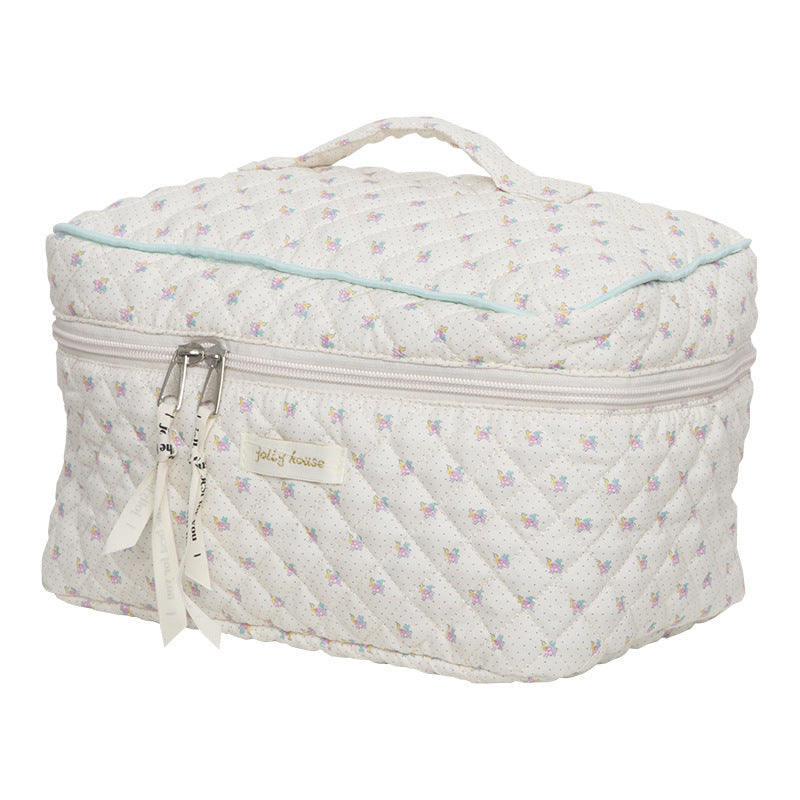 Cosmetic/toiletry bag for the bathroom