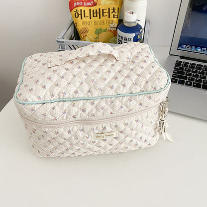 Cosmetic/toiletry bag for the bathroom